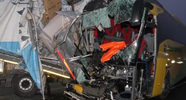 Elazığ'da feci kaza: Yolcu otobüsü ile tır çarpıştı