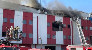 Esenyurt'ta askı fabrikasında korkutan yangın