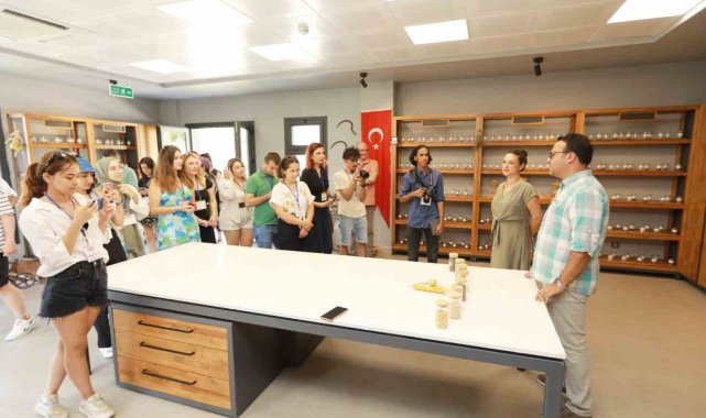 Genç Gazeteciler Efes tarlası yaşam Köyü'nde Ustalarla buluştu