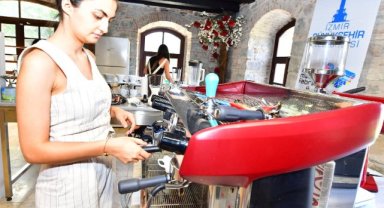 Genç kadınlar geleceğini Meslek Fabrikası’yla kuruyor