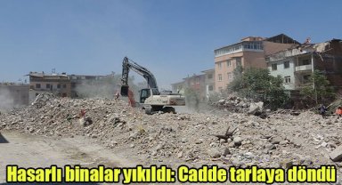 Hasarlı binalar yıkıldı: Cadde tarlaya döndü