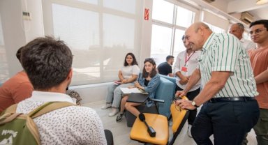 İzmir Büyükşehir Belediyesi üniversite tercihinde öğrencilerin yanında