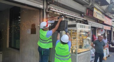 İzmir’de Arapça tabelalar tek tek indirildi