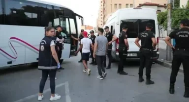 İzmir’de düzensiz göçmenlere bir operasyon daha: 170 kişi yakalandı