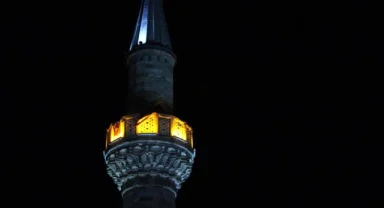 İzmir'de tüm camilerden aynı anda sela sesleri yükseldi