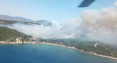 İzmir’deki orman yangını uçak seferlerini iptal ettirdi