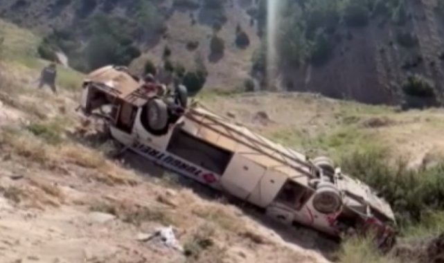 Kars'ta yolcu otobüsü şarampole uçtu