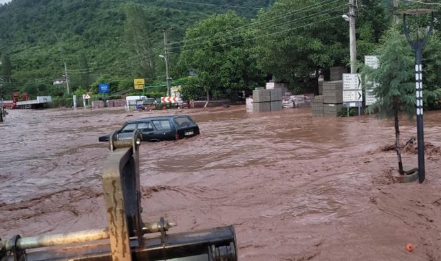 Kastamonu'da sel: 3 mahallede evleri su bastı