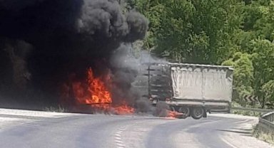 Kaza yapan tır cayır cayır yandı