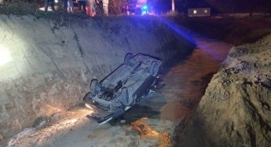 Kontrolden çıkan araç inşaat alanına uçtu