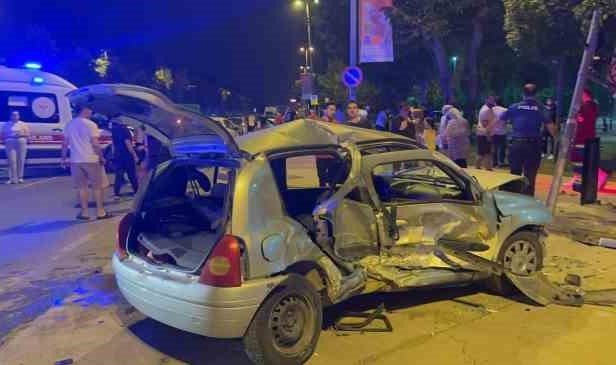 Maltepe’de aşırı hız yaptı, İSPARK’tan çıkan araca çarptı