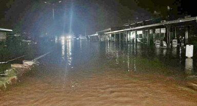 Melen Çayı taştı, 1000’e yakın araç tahliye edildi
