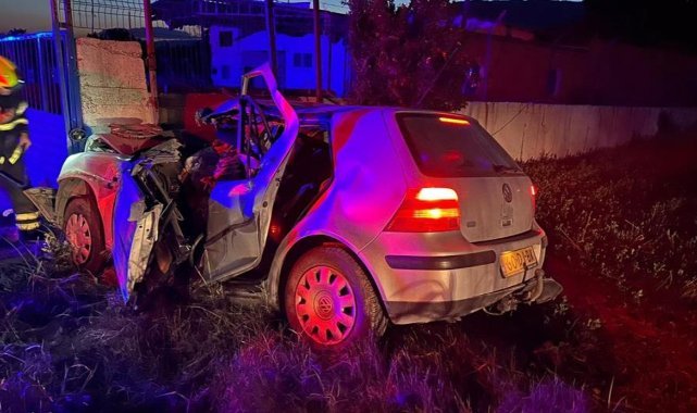 Otomobil traktör römorkuna çarptı