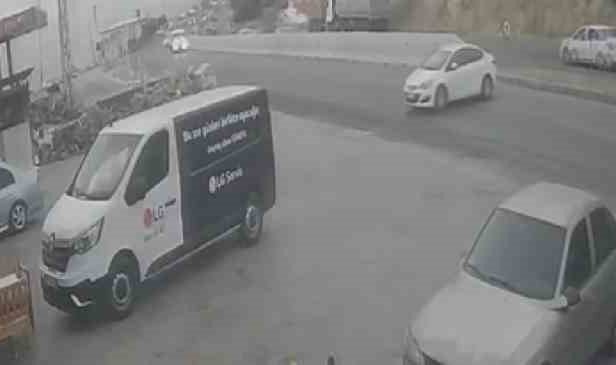 Park halindeki otomobil kendiliğinden hareket etti