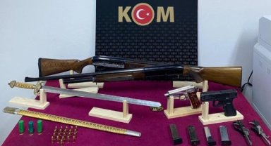 Ruhsatsız silahların bulunduğu eve polis baskını