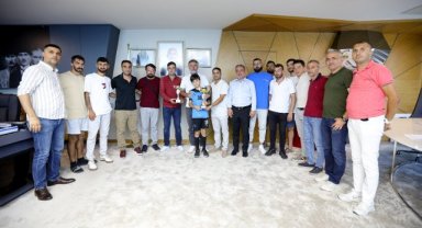 Şampiyonluk kupasını Başkan Sandal’a getirdiler