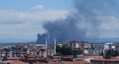Samsun'da hurda lastik deposunda yangın
