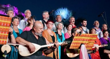 Seferihisar’da türkü dolu gece