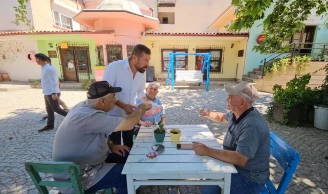Şehidin kanı yerde kalmadı, başkan kasa kasa lokum dağıttı