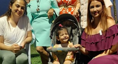 SMA'lı Azra'ya müzikli destek: "Türkülerimizi Azra için söyleyeceğiz"