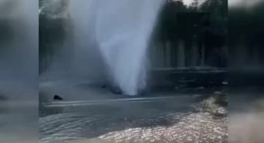 Su borusu patladı, ortalık göle döndü