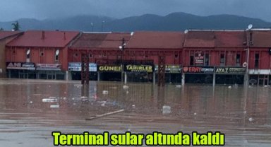 Terminal sular altında kaldı