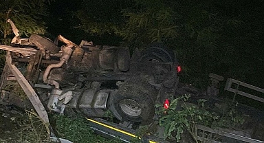 Tır takla attı, emniyet kemeri hayat kurtardı