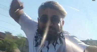 Trafikte dehşet: Hamile kadının bulunduğu arabayı yumrukladı