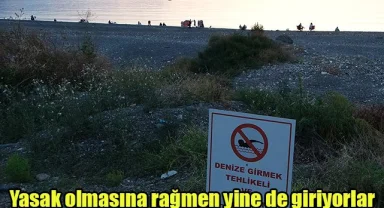 Yasak tabelası olmasına rağmen yine de giriyorlar