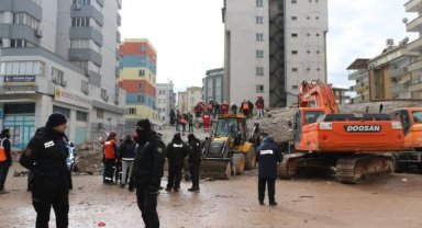 21 kişiye mezar olan Gölgeler Apartmanı’nın betonunda dere kumu ve çakıl kullanılmış