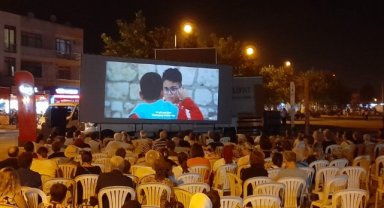 Açık havada sinema keyfi büyük ilgi görüyor