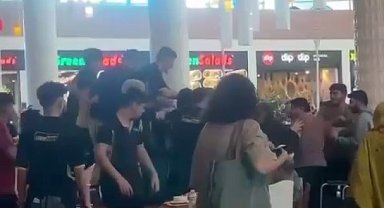 AVM'de ortalık savaş alanına döndü: Tekme ve yumruklar havada uçuştu