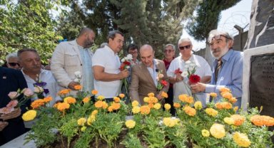 Aydın Erten mezarı başında anıldı: Soyer, Halkın başkanı unutulmuyor