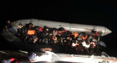 Ayvacık açıklarında 37 kaçak göçmen yakalandı