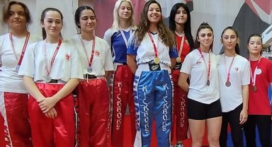 Bayraklılı sporculardan Kick Boks başarısı