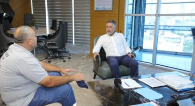 Belediye işçisinden örnek davranış: Başkan Sandal çalışanını ödüllendirdi