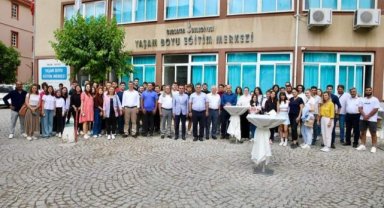 Bergama Belediyesi Yaşam Boyu Eğitim Merkezi kursundan 87 üniversiteli çıktı