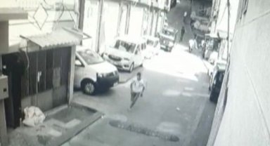 Beyoğlu’nda polis-torbacı kovalamacası: Uyuşturucu dolu paketi atıp kaçmaya çalıştı