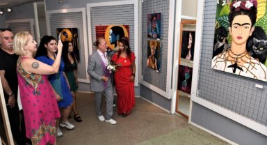 Bornova’da kadın temalı sergi: "Kadınlar her renkteki ışığı yaşama yansıtır"