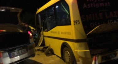 Bursa'da feci kaza: Belediye otobüsüyle otomobil  kafa kafaya çarpıştı