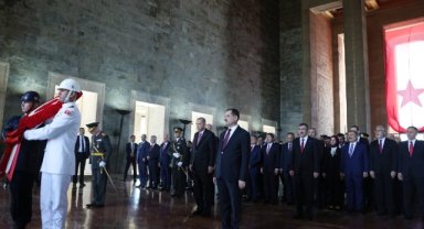 Devlet erkanı Anıtkabir'de