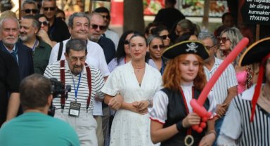 Efes Tiyatro Festivali büyük bir coşkuyla başladı