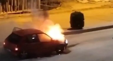 Elazığ’da seyir halindeki araç alev aldı