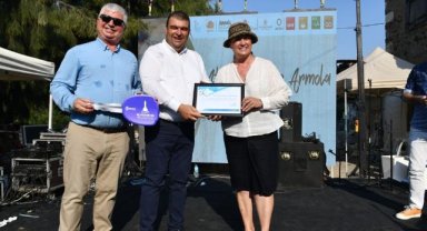 İzmir Büyükşehir Belediyesi'nden Seferhisar Belediyesi'ne otobüs