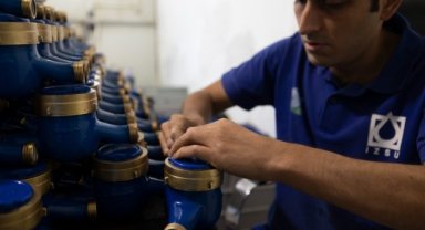 İZSU eski su sayaçlarını yenileyerek tasarruf sağlıyor