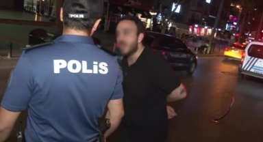 Kadıköy’de denetime takılan alkollü sürücü ve arkadaşı ekiplere zorluk çıkardı