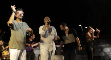 Kaleiçi sohbete ve müziğe doydu