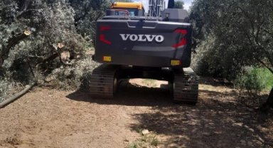 Kepçe ve tırla kaçak kazı yapanlar suçüstü yakalandı