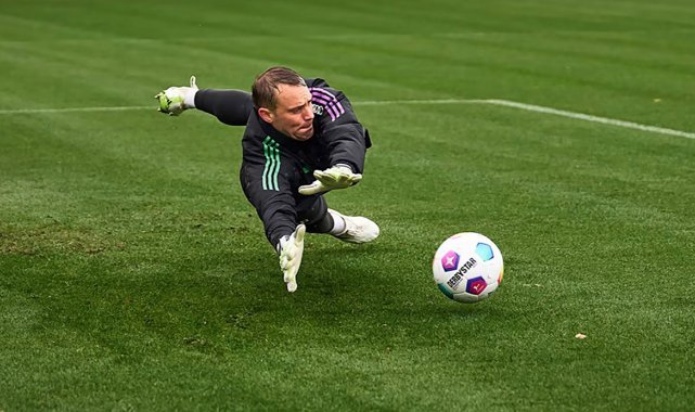 Manuel Neuer, antrenmanlara başladı