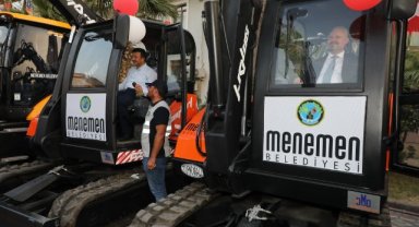 Menemen'de gövde gösterisi gibi tören: 100 yeni araç hizmete girdi